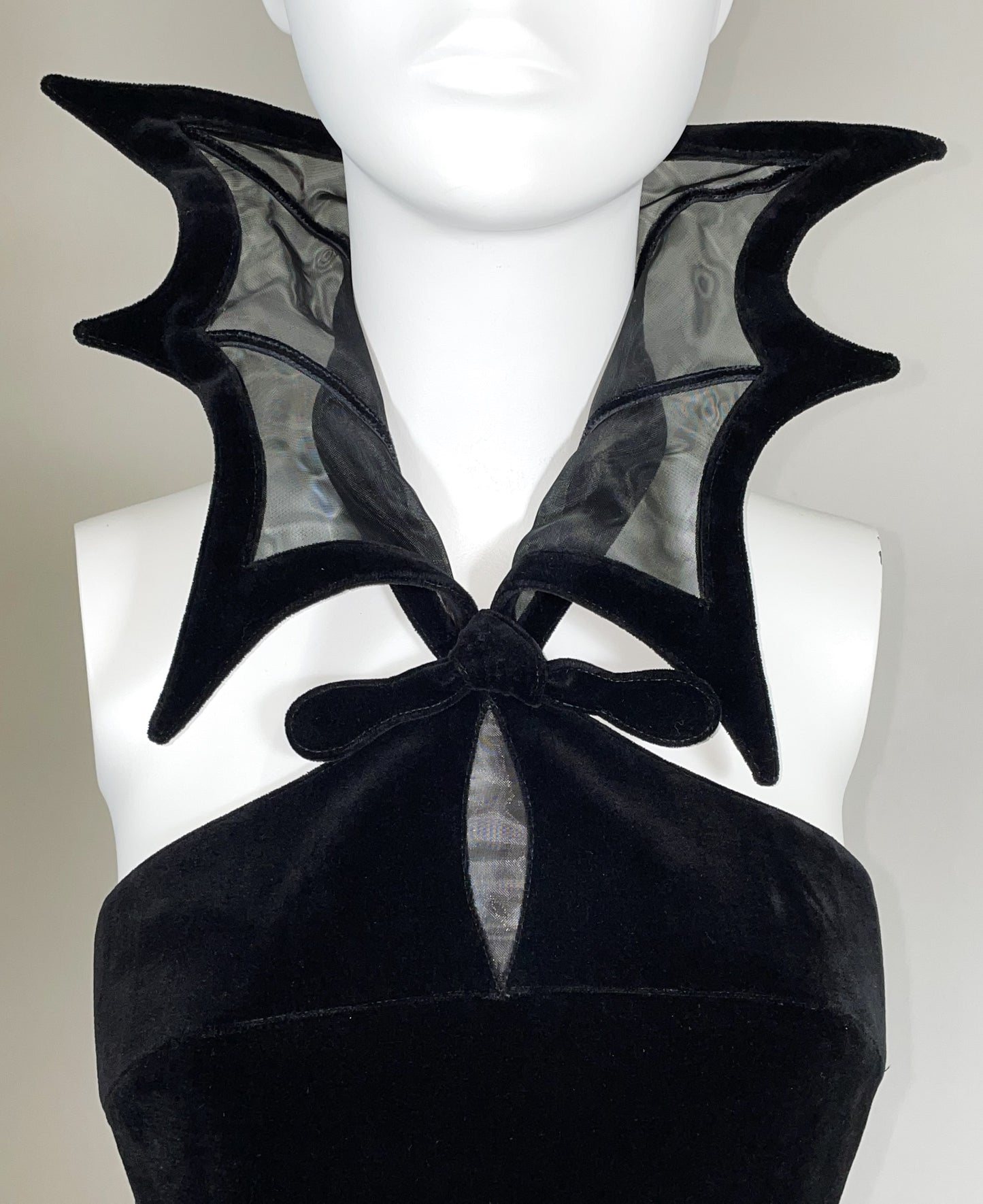 S/S 1997 Thierry Mugler Kiss of the Spiderwoman Black Velvet Mermaid Gown Dress