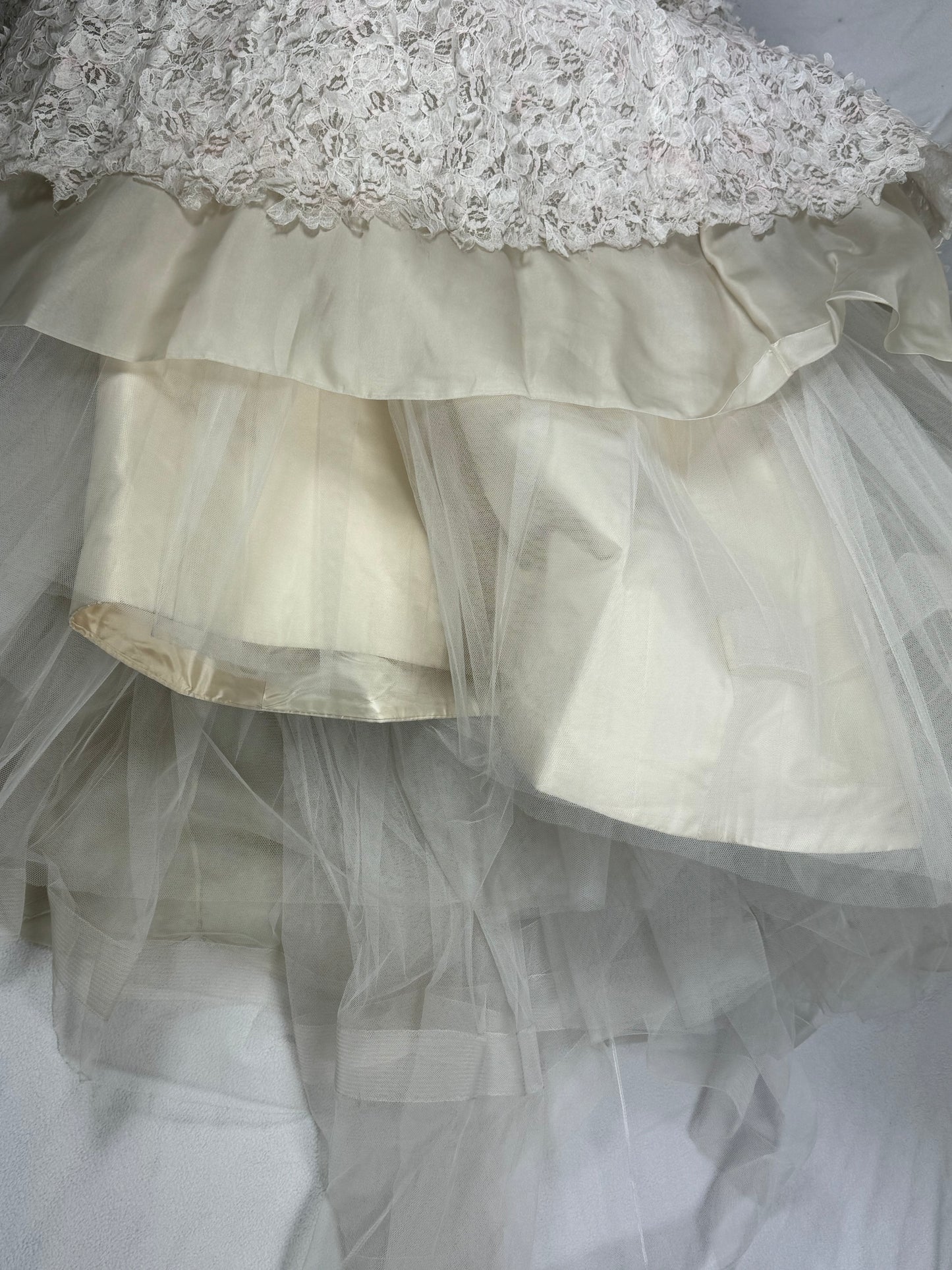 S/S 2015 Christian Dior Haute Couture Chantilly Lace Petal Strapless 1950's Style Gown Dress w Train