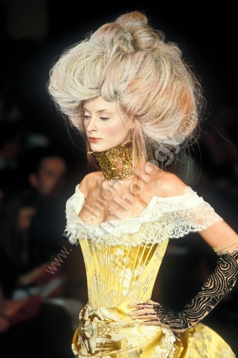 F/W 1997 Givenchy Haute Couture by Alexander McQueen Runway Huge Gold Filigree Choker Necklace