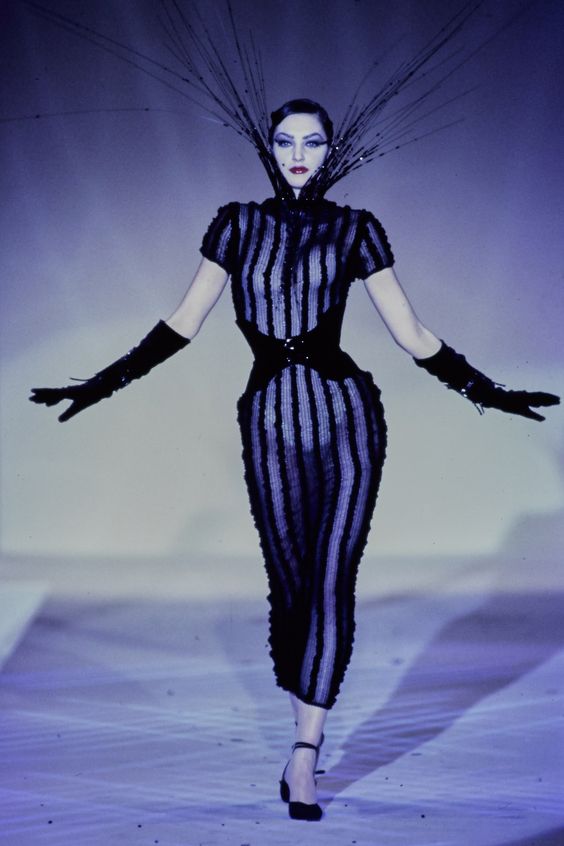 S/S 1997 Thierry Mugler Kiss of the Spiderwoman Black Velvet Mermaid Gown Dress