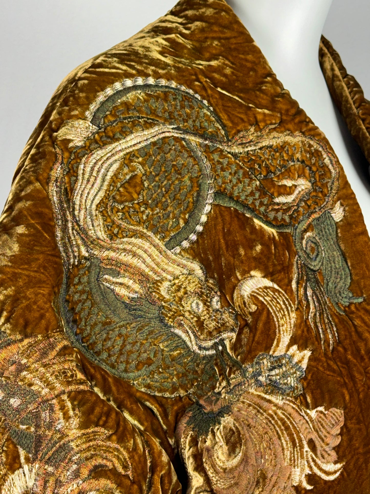 NWT 2004 Gianfranco Ferre Gold Velvet Dragon Chinoiserie Puffer Coat Jacket