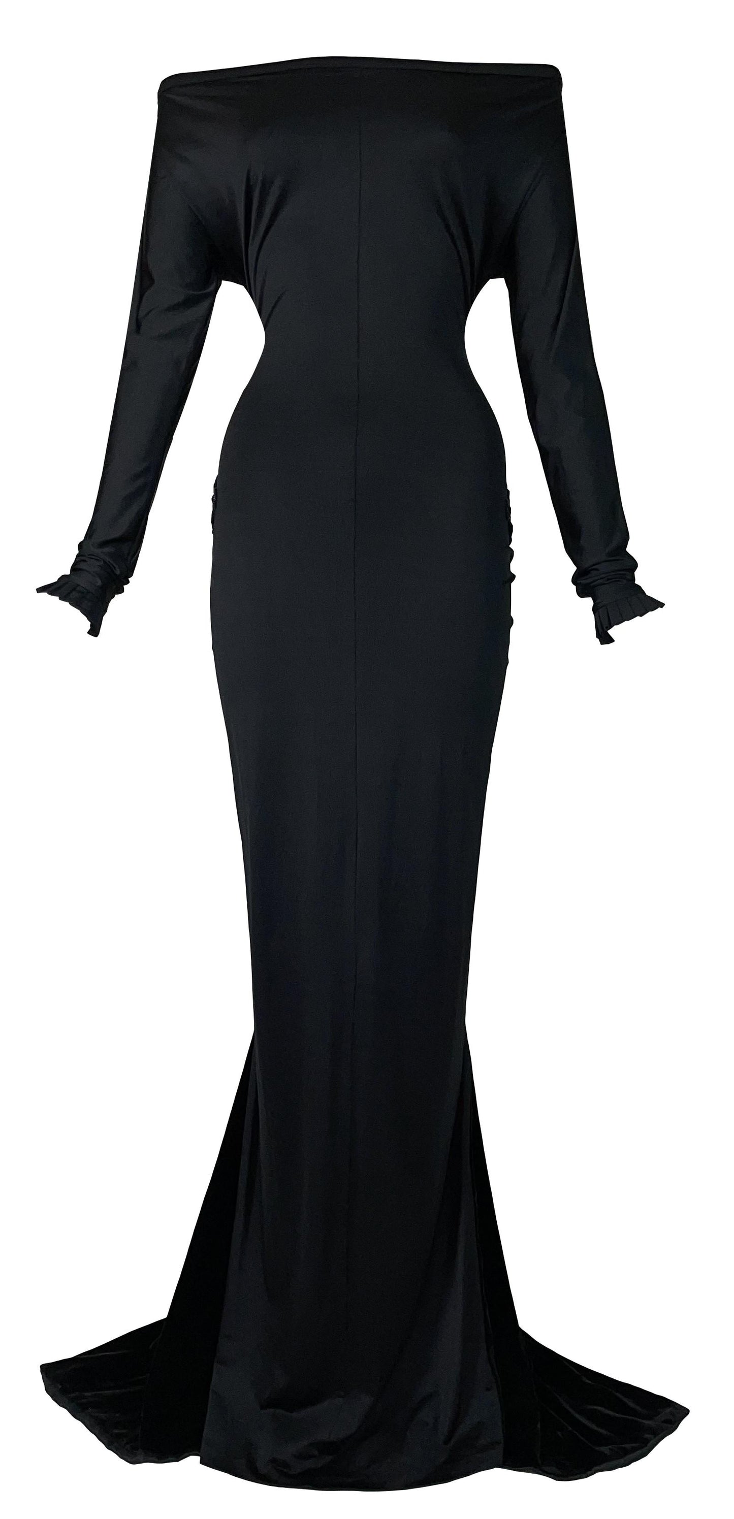 F/W 2006 Gianfranco Ferre Runway Black Plunging Back Beaded Long Gown Dress w Train 40