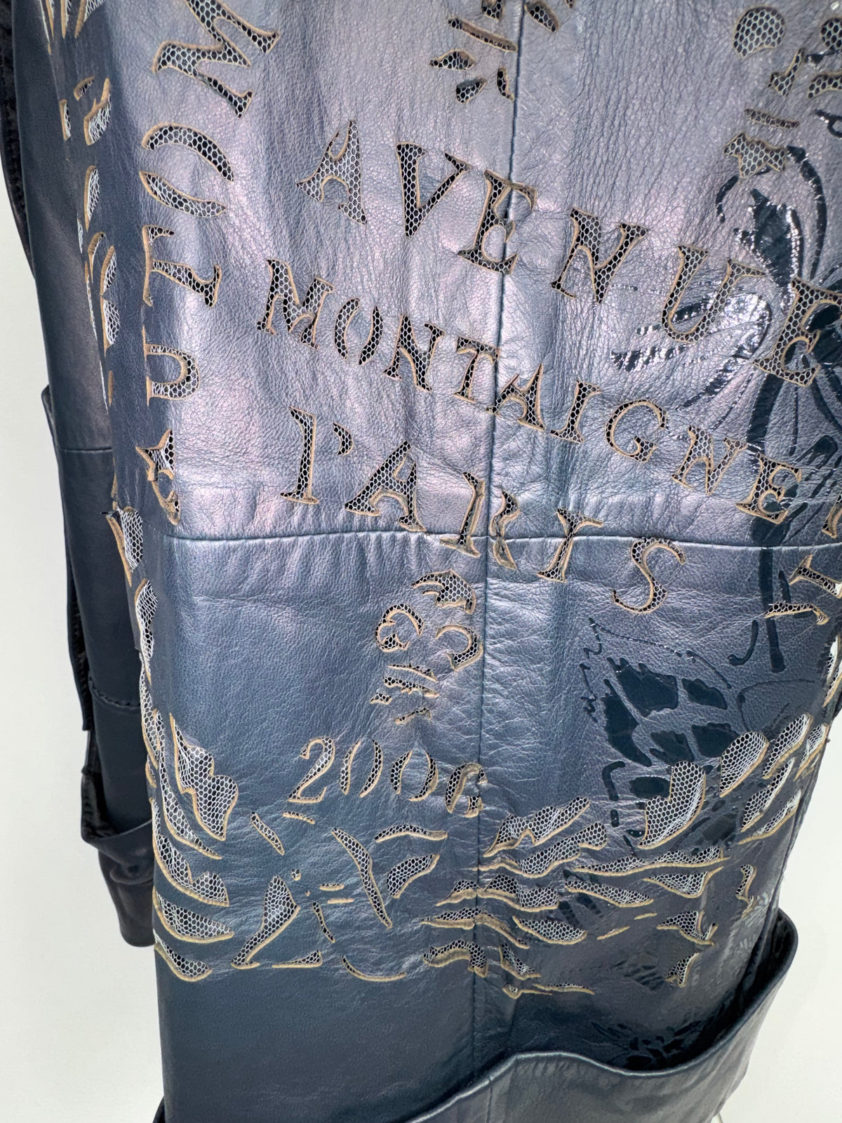 NWT F/W 2006 RARE Christian Dior x John Galliano Runway Iridescent Black Laser Cut-Out Wide Collar & Belt Buckle Trench Coat Jacket