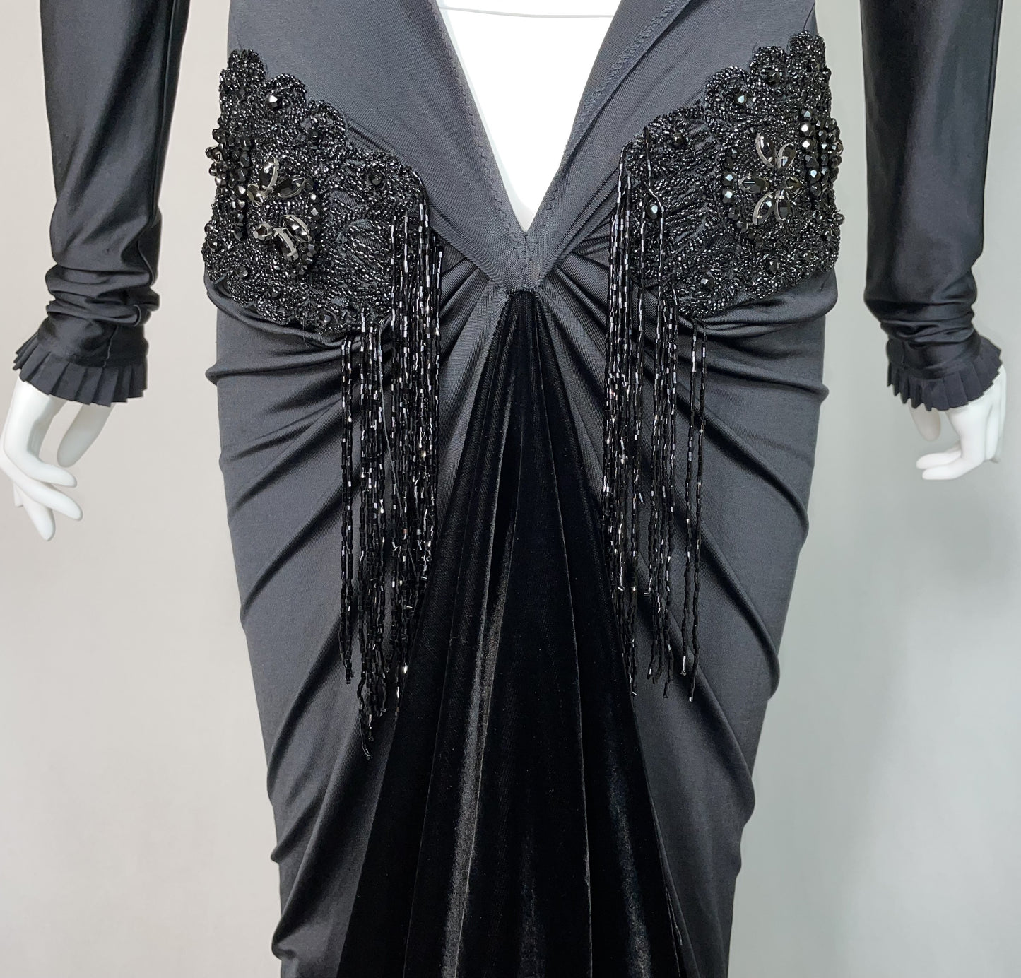 F/W 2006 Gianfranco Ferre Runway Black Plunging Back Beaded Long Gown Dress w Train 40